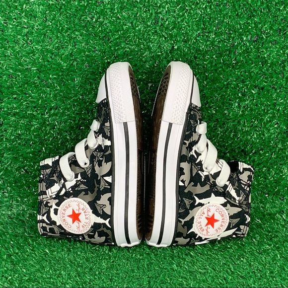Converse Boys Chuck Taylor “Shark” Print Shoes Sz 5C - Picture 5 of 8